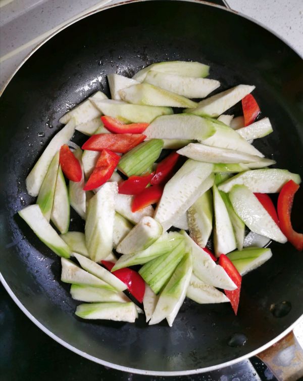 红椒丝瓜炒荷包蛋