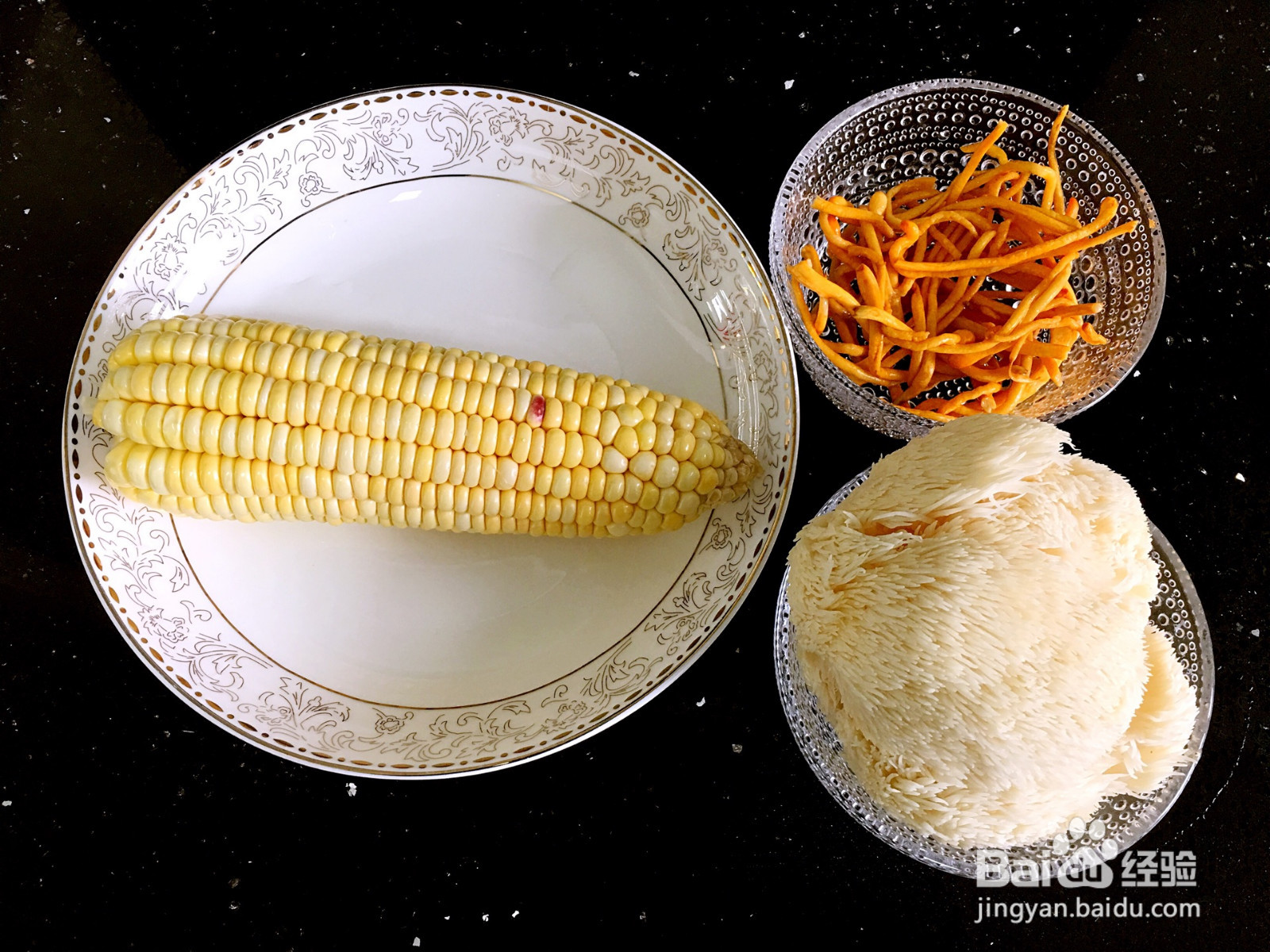 猴头菇玉米鸭腿煲的做法