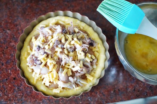 鱿鱼热狗肠披萨