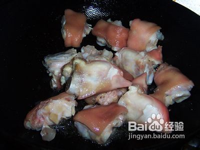 麻辣香蹄炖黄豆的做法