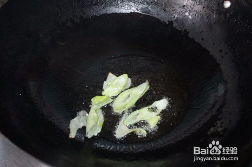 菠菜鸡蛋金针菇香肠盖饭的做法