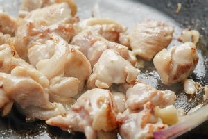 教你制作美味的南瓜鸡肉焖饭