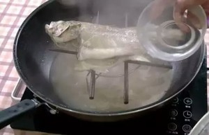 清蒸鱼这个做法健康又美味