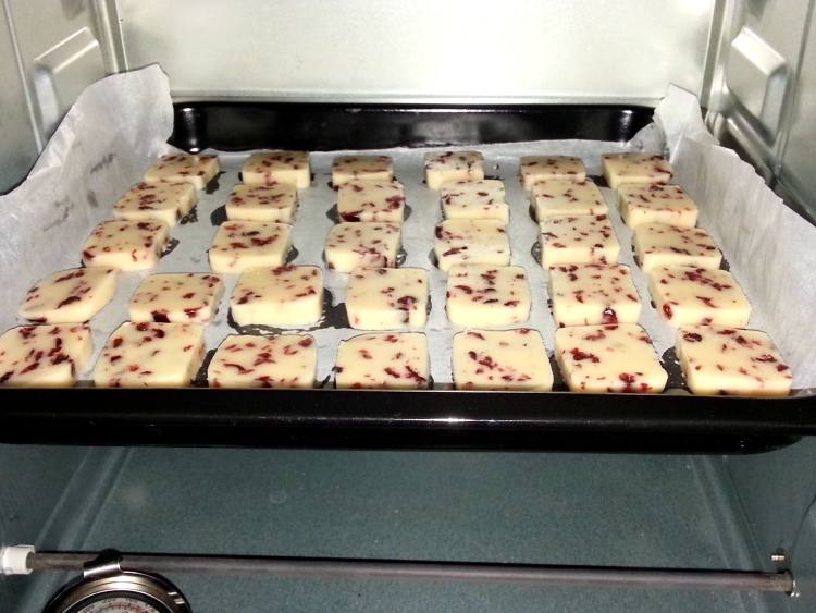 蔓越莓小饼干，自己在家做，吃的放心！