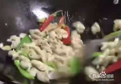 炒猪肠怎么炒好吃（李子炒猪肠）
