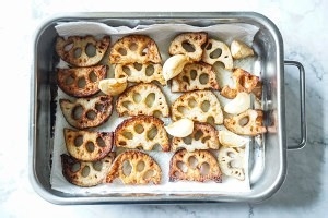 如何制作美味的慢炸藕片