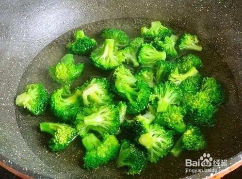 西蓝花炒香菇