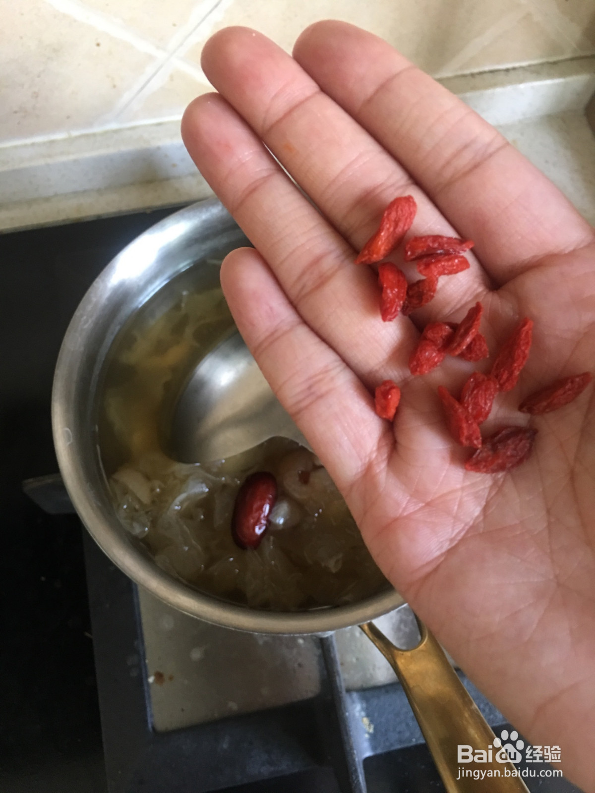 红枣银耳莲子汤的做法