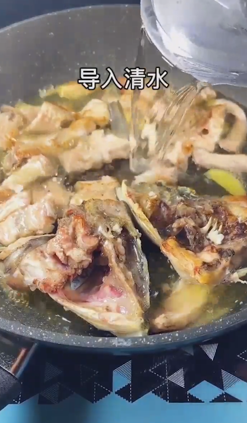 奶白鱼骨萝卜汤怎么做