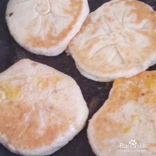 馅饼的家常做法之香干芹菜饼