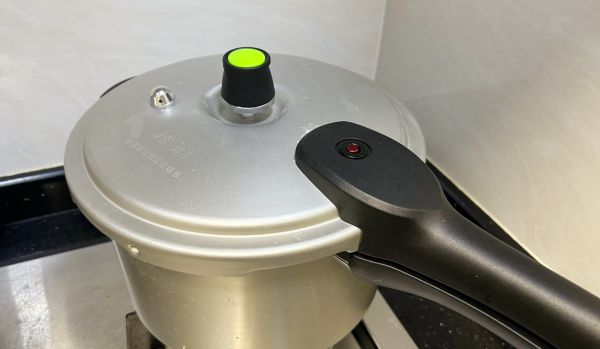 松茸白萝卜牛排骨汤