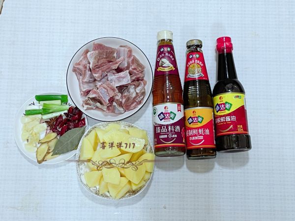 红烧排骨炖土豆