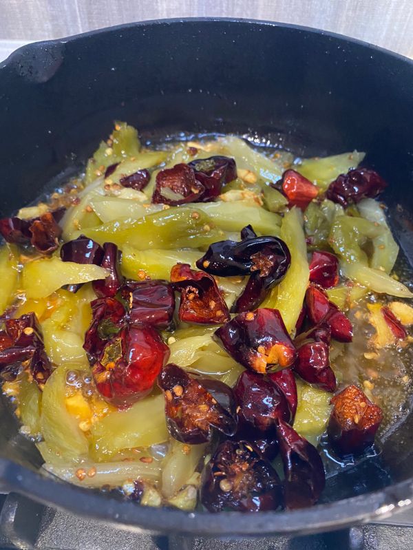 红汤酸菜肉丝米线