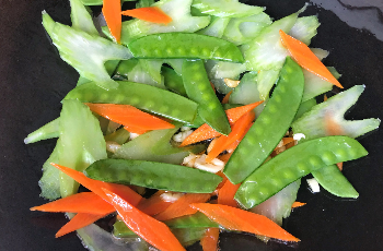 三蔬鱿鱼卷的美味做法