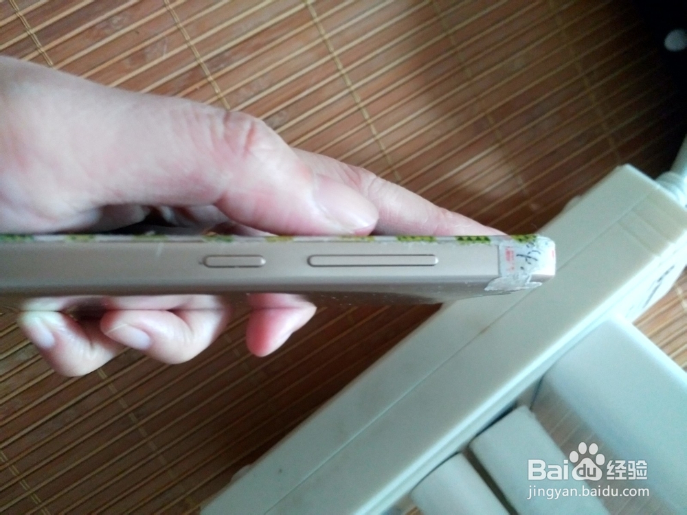 手机自动关机充不进去电,也开不了机的解决方法