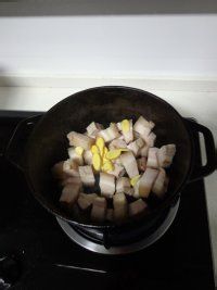 教你如何做秘制红烧肉（详细方法教程）