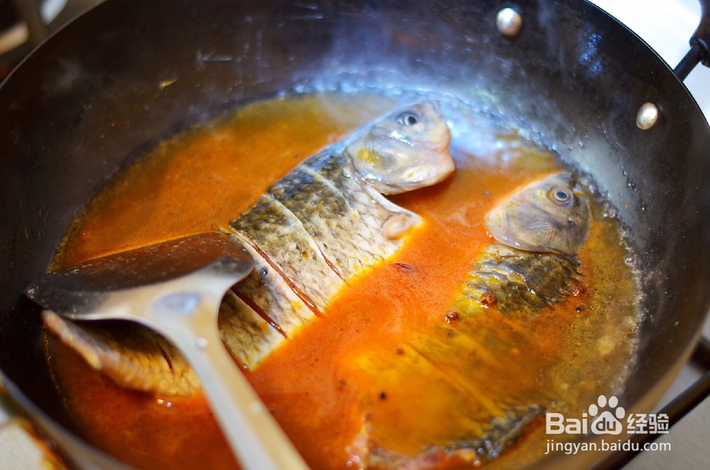 怎么做拥有麻辣小龙虾味的川香鲫鱼？