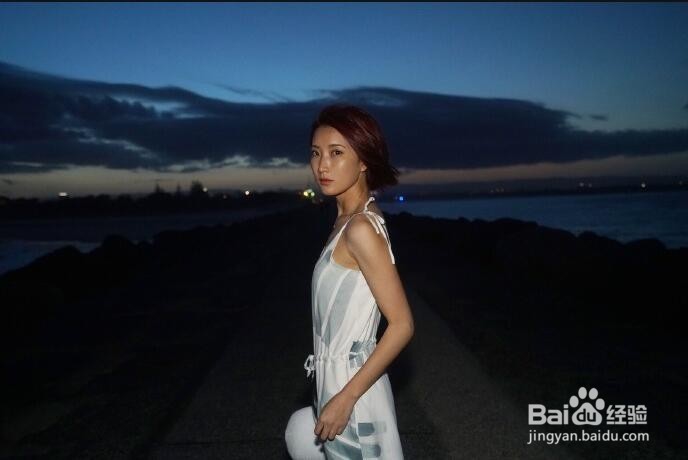 被明星丈夫劈腿,离婚后她因旅行活的更精彩