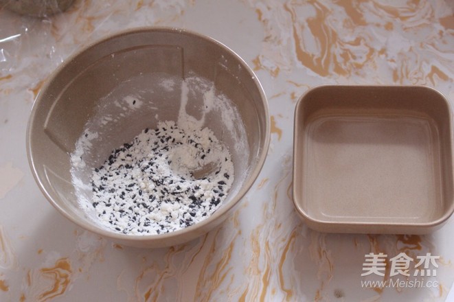 蜂蜜黑芝麻面包