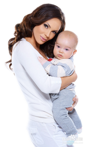 宝宝夜里吃奶断奶