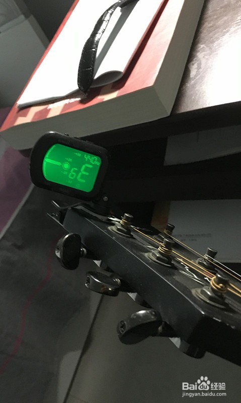 吉他音不准?如何调音之一:利用调音器