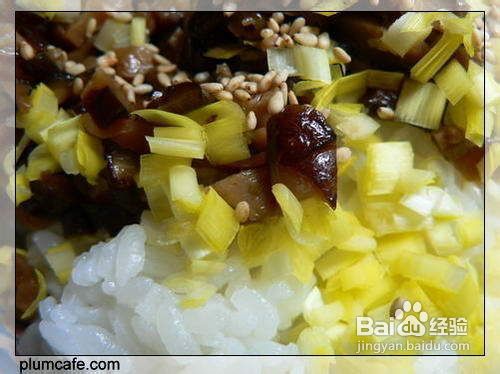 香菇韭黄拌饭的做法