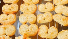 怎样用手抓饼做出蝴蝶酥步骤