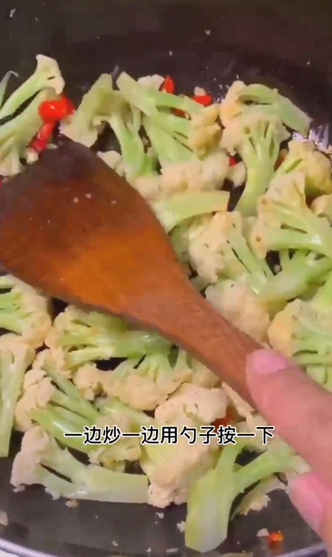 怎么做超级好吃的炒花菜呢？