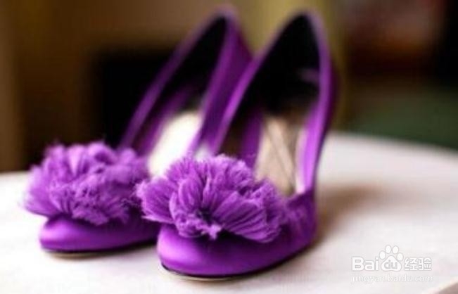 紫色鞋子怎么搭配衣服