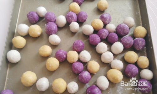 如何制作椰香三色芋圆