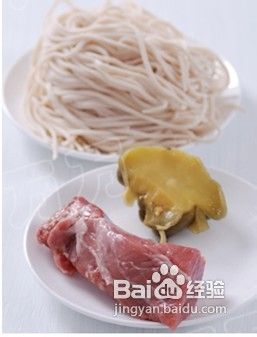 虽简单，但经典的快手面。【麻辣肉丝面】