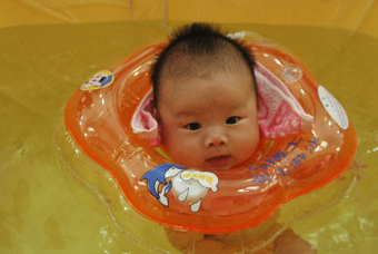 宝宝游泳好处有哪些