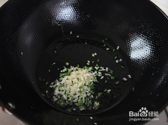 油爆小河虾的做法