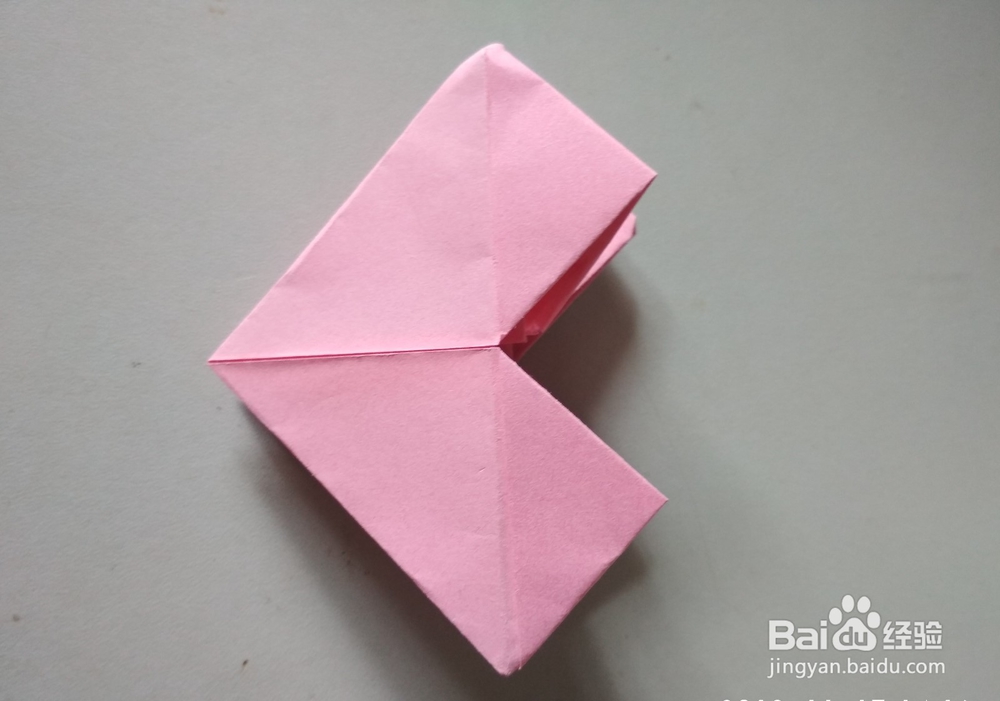 如何用彩纸折出爱心