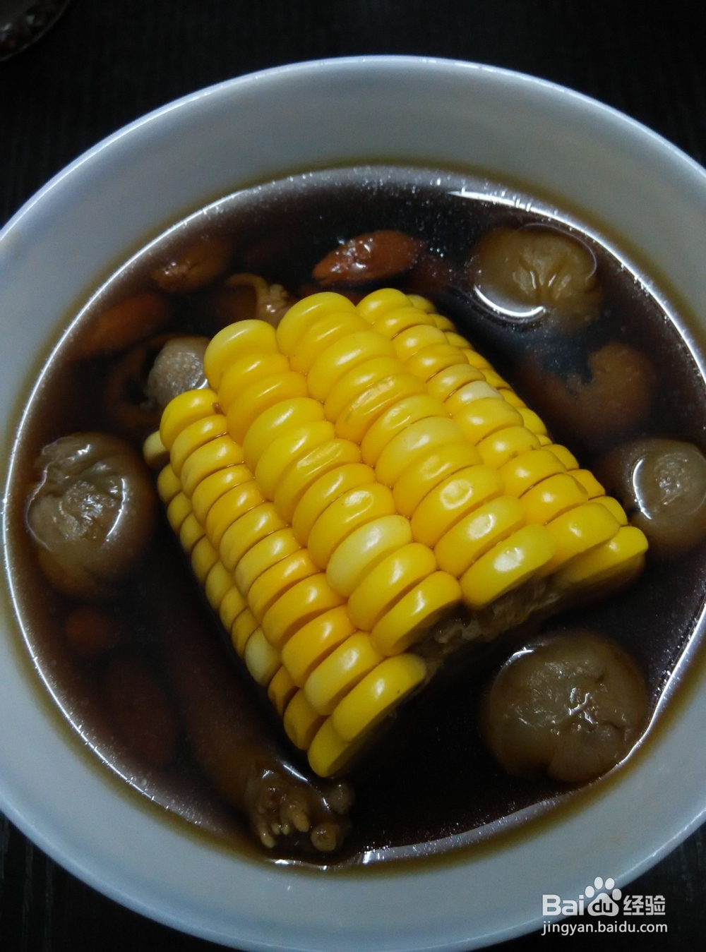 <b>玉米养生素汤的家常做法</b>