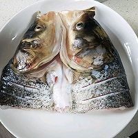 在家制作美味的双椒鱼头