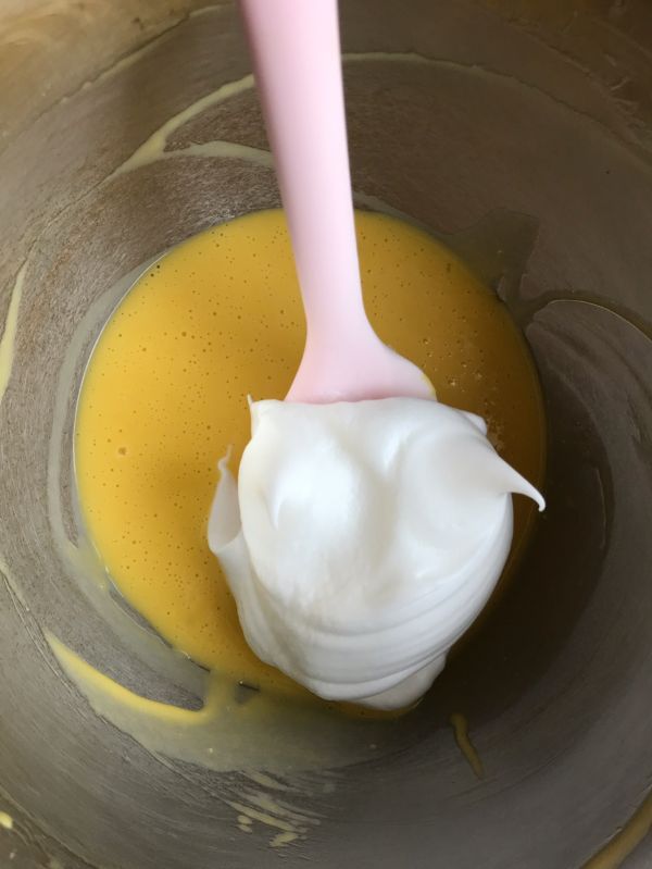 榴莲奶油O型蛋糕卷：