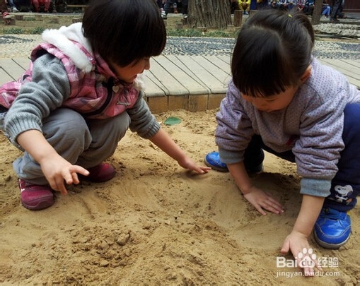 孩子玩沙要注意什么?有哪些好处?