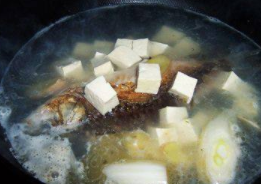 鲫鱼豆腐汤做法