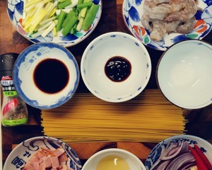 香辣鲜虾培根炒意面的做法