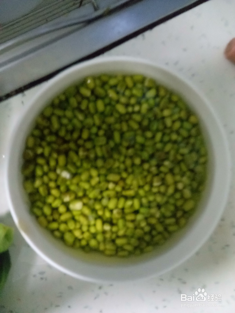 砂锅绿豆银耳百合汤