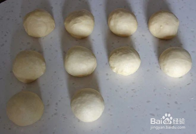 小时候最爱的蜂蜜脆底小面包的做法