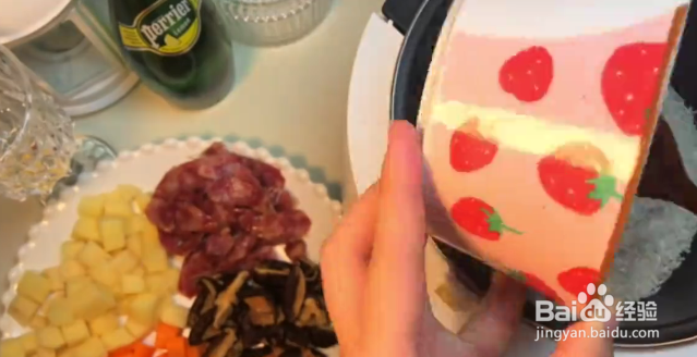 如何做腊肠焖饭？