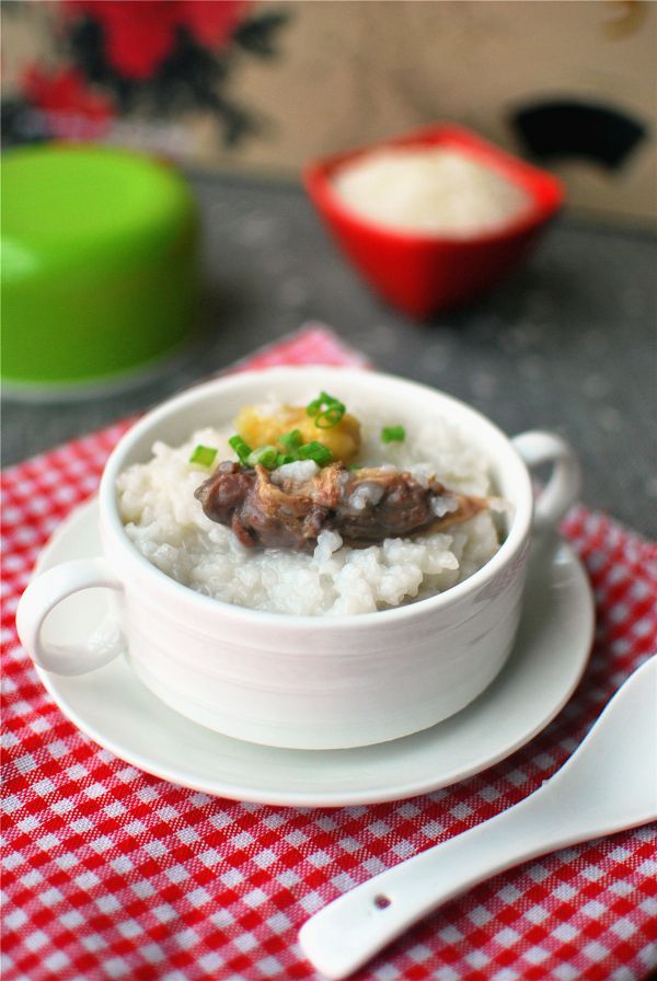 焖烧腊鸭头稀饭