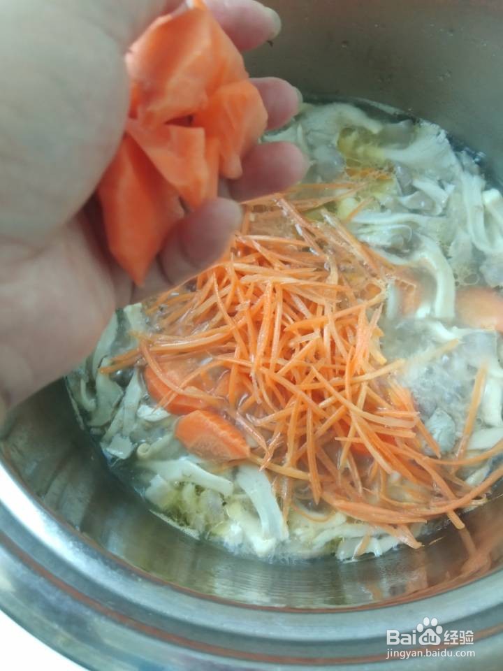 胡萝卜可以跟鸡肉蘑菇一起煲汤吗