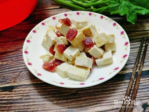 怎样做出一道美味下饭的腊肠煎豆腐