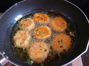 保健养生快手鲜虾土豆饼