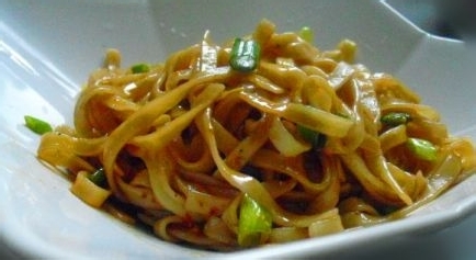 暑假在家自己如何制作凉面