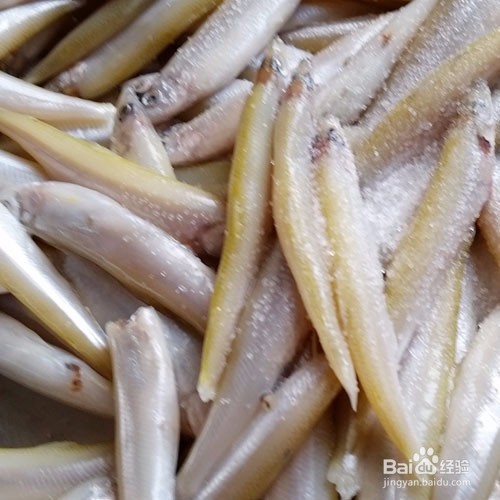 家常菜之油煎小鱼的做法