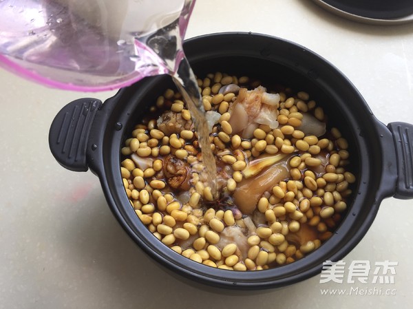 香甜软糯-黄豆焖猪蹄